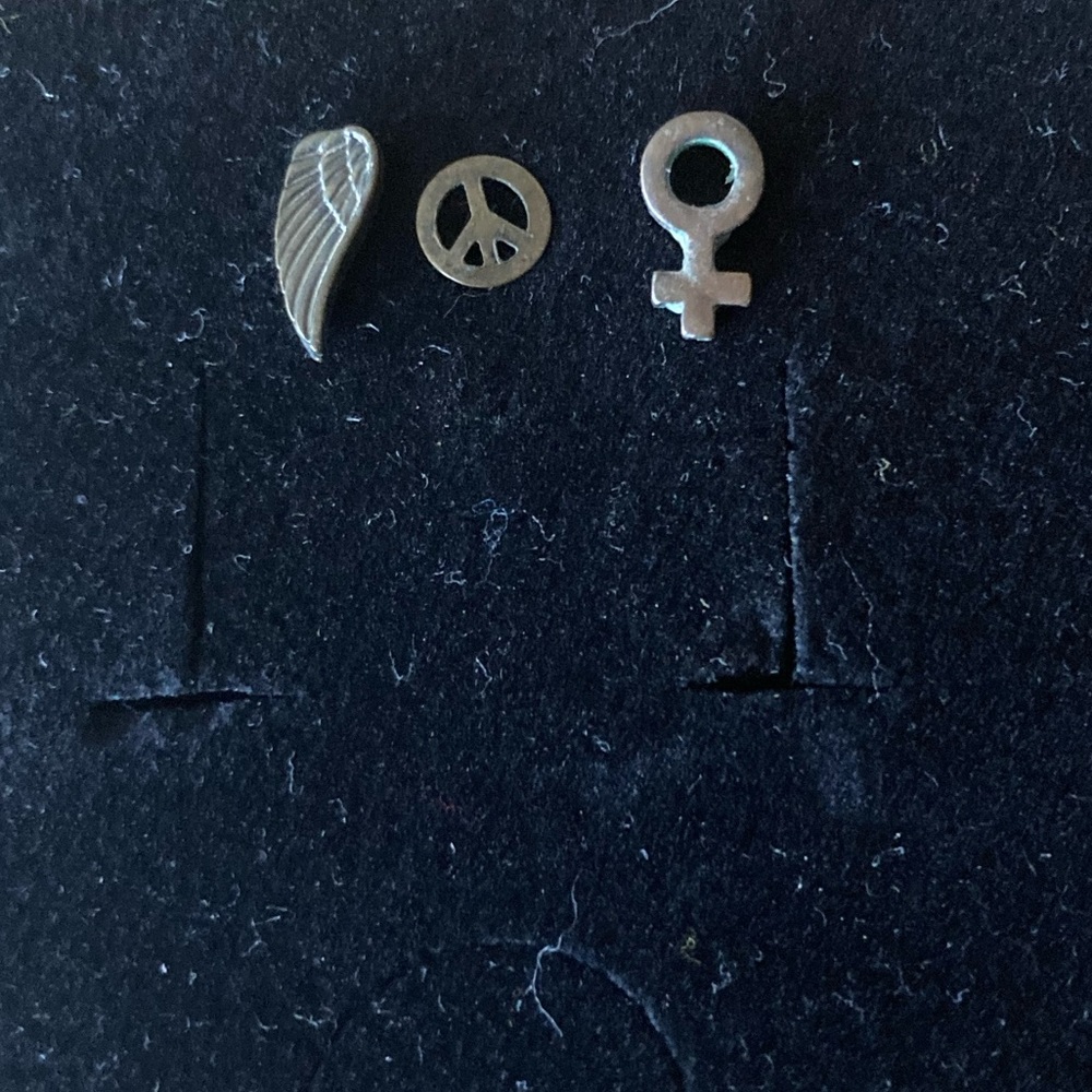 Vintage Studs Singles ☮️🚺🦋